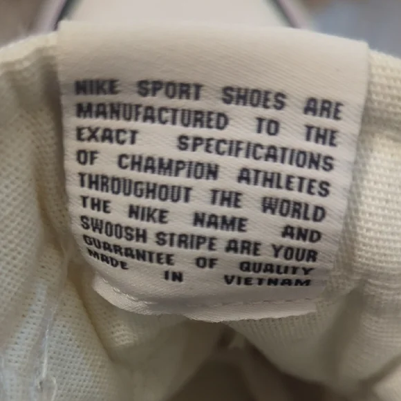 Nike Canvas High-Tops in White and Black - Picture 8 of 8